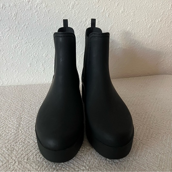 NEW! Jeffrey Campbell Chelsea Style Rainz Booties Black Matte Size 10 - Picture 4 of 6